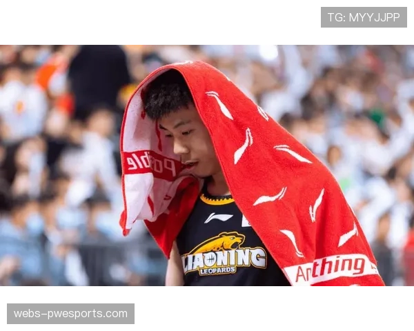 镜头回放:张镇麟突破后滞空拉杆,避开封盖将球打进 镜头回放:张镇麟突破后滞空拉杆,避开封盖将球打进